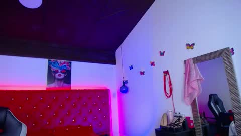 kriss_sweetboobs online show from 5, 11, 2025