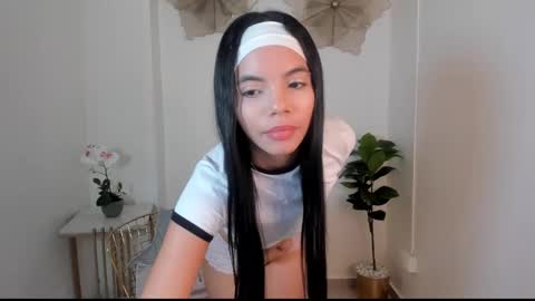 Snapshot of krissi_latore chatting on 12, 3, 2025 Krisstine online show from 12, 3, 2025