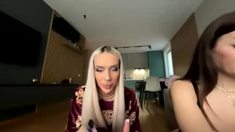 Snapshot of kristhedoll chatting on 3, 12, 2025 Kris the doll online show from 3, 12, 2025