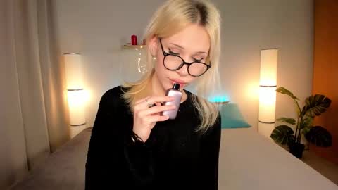 Snapshot of kristial_soopxxx chatting on 3, 10, 2025 Kristal online show from 3, 10, 2025