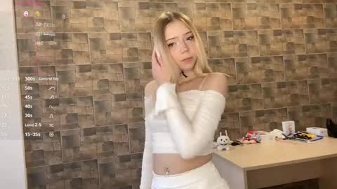 Snapshot of kristiancommes chatting on 18, 5, 2026 Alisa online show from 18, 5, 2026