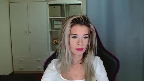 KristineAmore online show from 26, 11, 2025