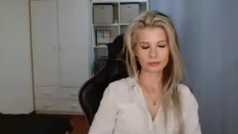 KristineAmore online show from 6, 4, 2026