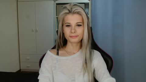 KristineAmore online show from 17, 4, 2026