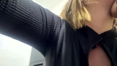 Kristtal  online show from 9, 11, 2025