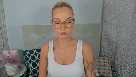 Snapshot of kristyflowers chatting on 30, 4, 2026 KristyFlowers online show from 30, 4, 2026