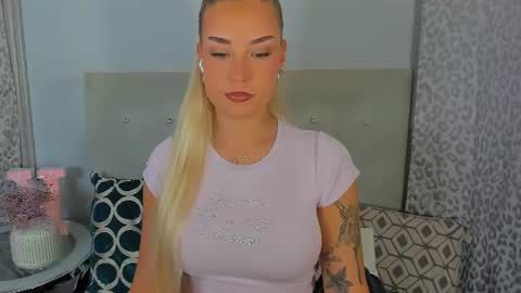 Snapshot of kristyflowers chatting on 18, 6, 2026 KristyFlowers online show from 18, 6, 2026