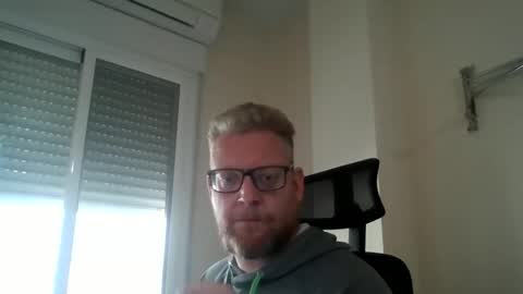 kroezel1985 online show from 3, 11, 2025