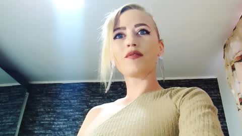 Snapshot of krystal_desire chatting on 2, 2, 2025 krystal desire online show from 2, 2, 2025