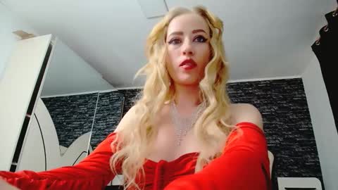 Snapshot of krystal_desire chatting on 9, 3, 2025 krystal desire online show from 9, 3, 2025