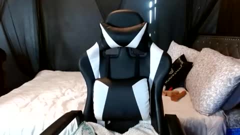 Krystal Blake online show from 15, 11, 2025