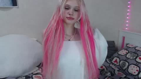 Snapshot of kttyemiow__ chatting on 16, 2, 2025 Emilia online show from 16, 2, 2025