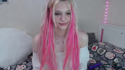 Snapshot of kttyemiow__ chatting on 17, 2, 2025 Emilia online show from 17, 2, 2025