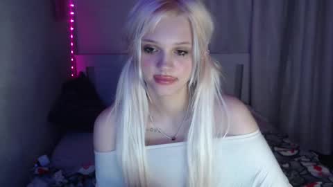 Snapshot of kttyemiow__ chatting on 22, 2, 2025 Emilia online show from 22, 2, 2025