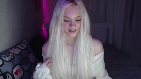 Snapshot of kttyemiow__ chatting on 6, 3, 2025 Emilia online show from 6, 3, 2025