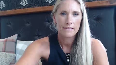 Snapshot of kumfoxlive chatting on 8, 1, 2025 Lucy online show from 8, 1, 2025