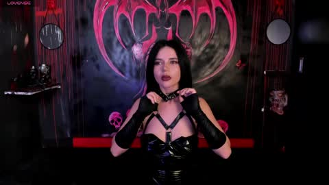 Snapshot of kylie_foxx1 chatting on 15, 5, 2026 submissive demon Please help me to reach 500 thumbs up online show from 15, 5, 2026