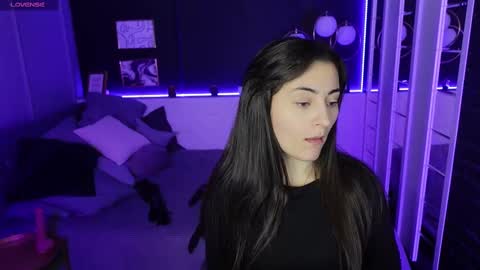 Snapshot of kylie_mellow chatting on 9, 3, 2025 Kylie online show from 9, 3, 2025
