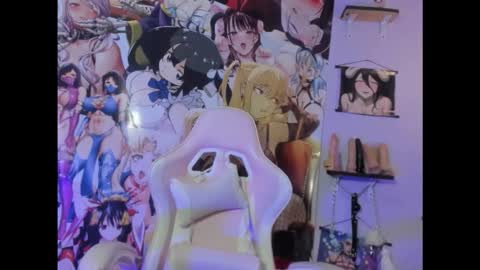 Snapshot of kylie_moan chatting on 12, 10, 2025 KYLIE online show from 12, 10, 2025