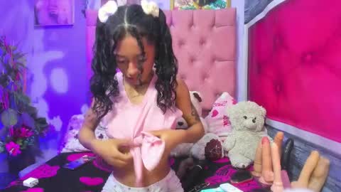 Snapshot of kylie_moan chatting on 4, 11, 2025 KYLIE online show from 4, 11, 2025