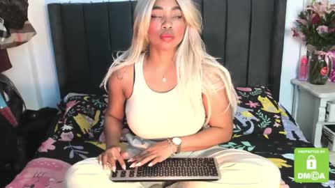 kylie white boobs online show from 11, 3, 2025