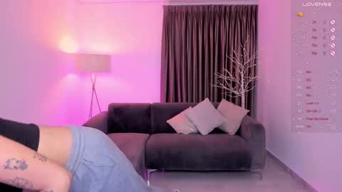 Snapshot of kyliie_jones chatting on 10, 3, 2025 KYLIE online show from 10, 3, 2025