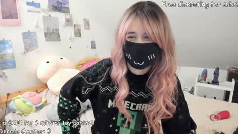 Snapshot of kyrawildofficial chatting on 12, 10, 2025 Kyra Wild online show from 12, 10, 2025