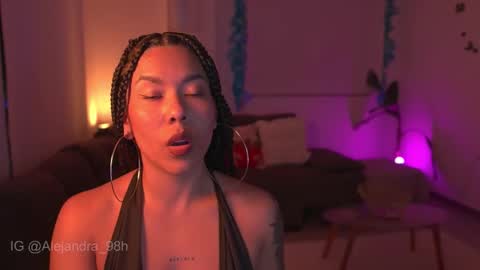 schedule 300 pm - 1100pm colombia time online show from 18, 12, 2025