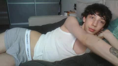 Snapshot of l8199 chatting on 28, 4, 2026 liam online show from 28, 4, 2026