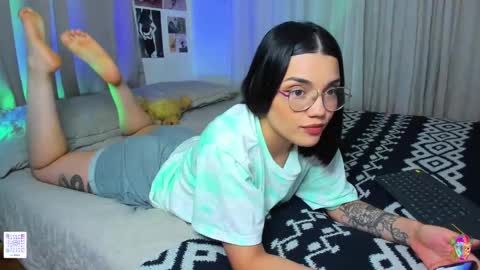 Snapshot of la_briela chatting on 4, 1, 2025 Help me reach 50 likes online show from 4, 1, 2025