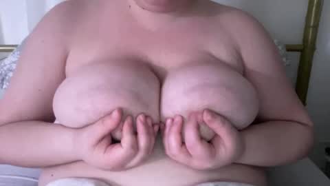 Snapshot of la_petite_rose_ chatting on 10, 2, 2025 la_petite_rose_ online show from 10, 2, 2025