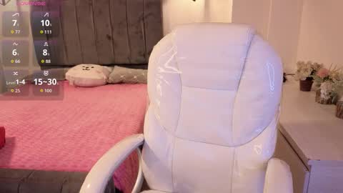  L A R A   online show from 1, 11, 2025