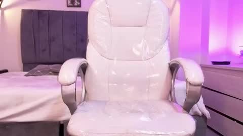  L A R A   online show from 21, 2, 2026