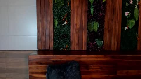 labrinthteasing online show from 7, 1, 2026