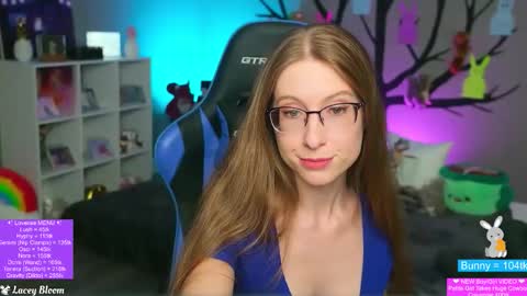 Lacey Bloom online show from 17, 4, 2026