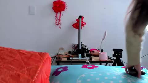 Snapshot of lacii_lost chatting on 25, 2, 2026 LACI LOST online show from 25, 2, 2026