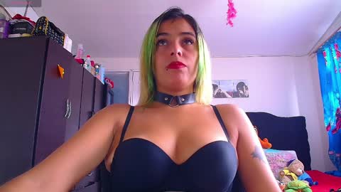 Snapshot of lacolombiana_bitch chatting on 12, 5, 2026 Valentina online show from 12, 5, 2026