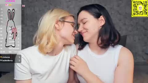 Snapshot of lacyedison chatting on 23, 6, 2026 Violet and Isabel online show from 23, 6, 2026