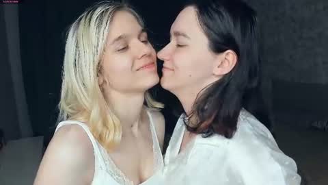 Snapshot of lacyedison chatting on 13, 7, 2026 Violet and Isabel online show from 13, 7, 2026