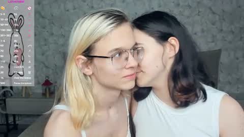 Snapshot of lacyedison chatting on 28, 7, 2026 Violet and Isabel online show from 28, 7, 2026