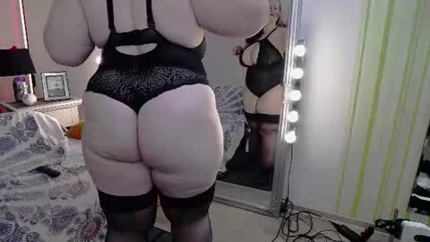 Snapshot of lady_2xl chatting on 19, 6, 2026 Lucy online show from 19, 6, 2026