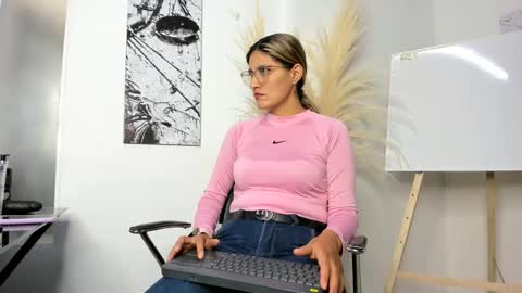 LADY  online show from 5, 3, 2025