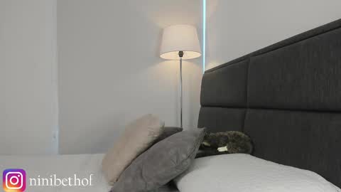 Snapshot of lady_ni chatting on 28, 2, 2025 700 1300 -5 online show from 28, 2, 2025