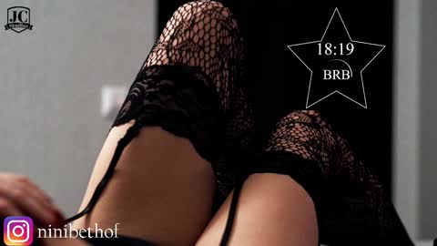 Snapshot of lady_ni chatting on 1, 3, 2025 700 1300 -5 online show from 1, 3, 2025