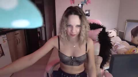 Snapshot of lady_smile69 chatting on 15, 12, 2024 lady_smile69 online show from 15, 12, 2024