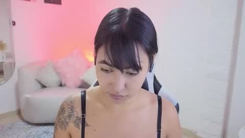 Lady Violet Bridgerton online show from 6, 1, 2026