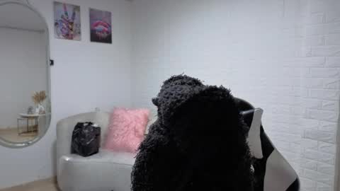 Lady Violet Bridgerton online show from 16, 4, 2026