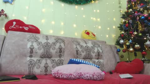 Snapshot of ladybigsmile chatting on 4, 1, 2025 Sima Ladybigsmile online show from 4, 1, 2025