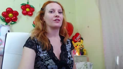 Snapshot of ladybigsmile chatting on 25, 2, 2025 Sima Ladybigsmile online show from 25, 2, 2025
