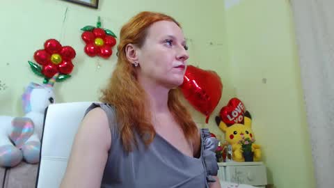 Snapshot of ladybigsmile chatting on 28, 2, 2025 Sima Ladybigsmile online show from 28, 2, 2025